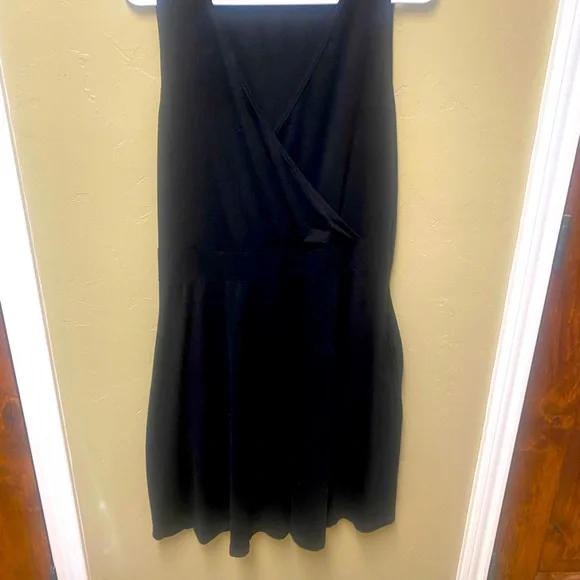 GUBERRY  V Neck Sleeveless Sundress Summer Flare Tank Dress with Pockets - Picture 4 of 5